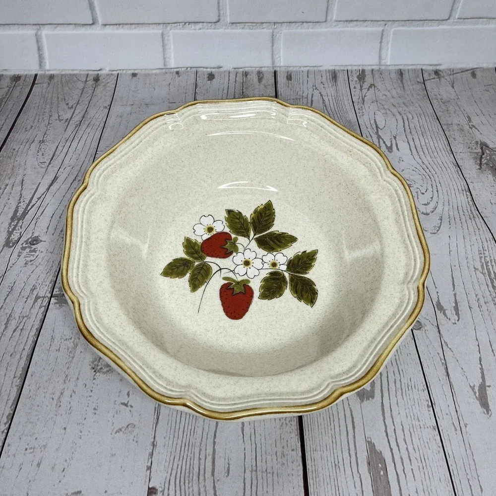 Vintage Mikasa Strawberry Festival‎ Vegetable Serving Bowl 9 7/8